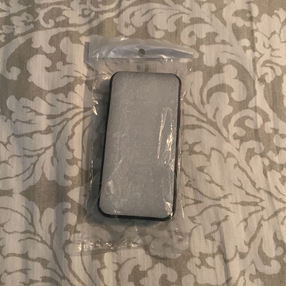 NWT Libra Multi-case for I-phone 12/12 Pro - Picture 2 of 5